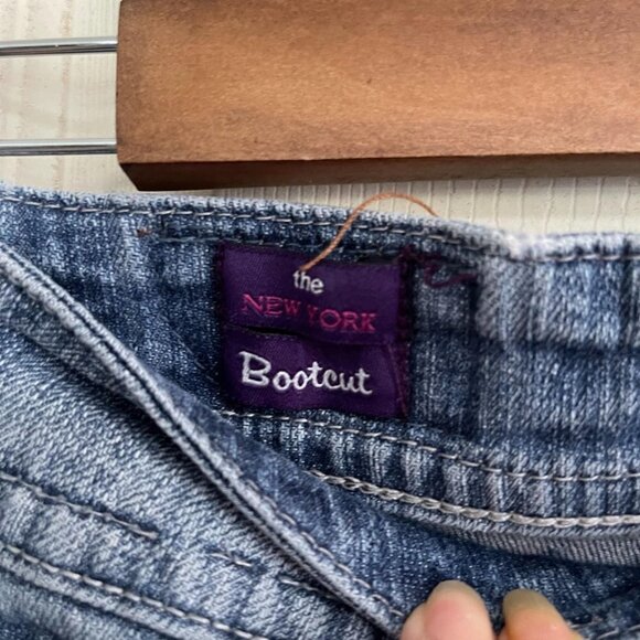 Vigoss Junior Women's The New York Bootcut Distressed Blue Denim Jeans Size 3 - Picture 3 of 12